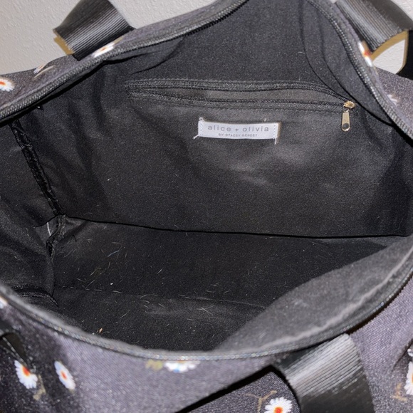 Alex & Olivia duffle bag - Picture 2 of 2